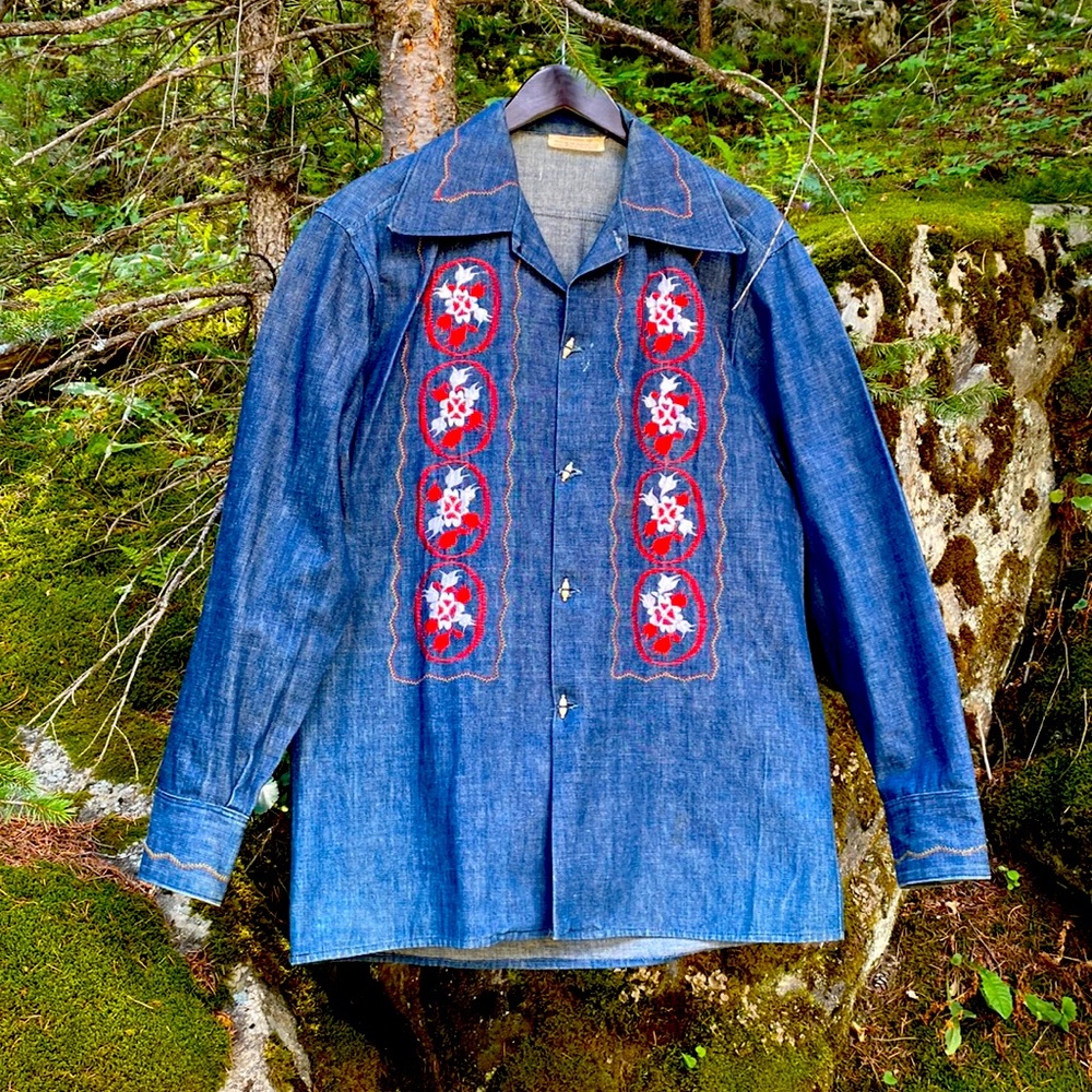 Rare vintage! Funky Denim jacket with traditional embroidery
